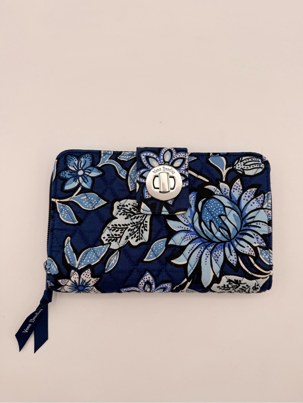 VERA BRADLEY Turn Lock Zip-Around Wallet Blue Floral